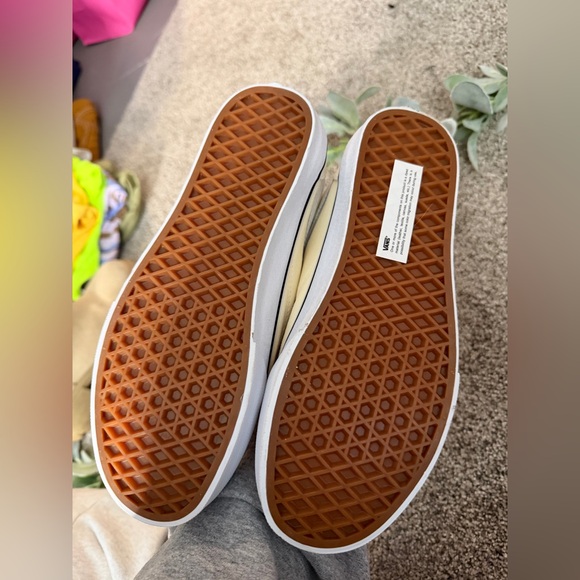 NWT Vans Old Skool Sneakers Shoes Size 8 - Picture 4 of 9